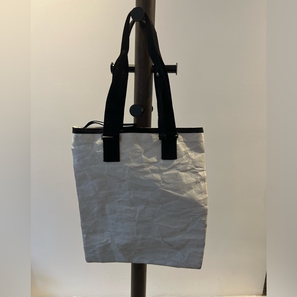 Diesel white and black waxed canvas tote. Zippers. Inside and outside pockets - Picture 3 of 9